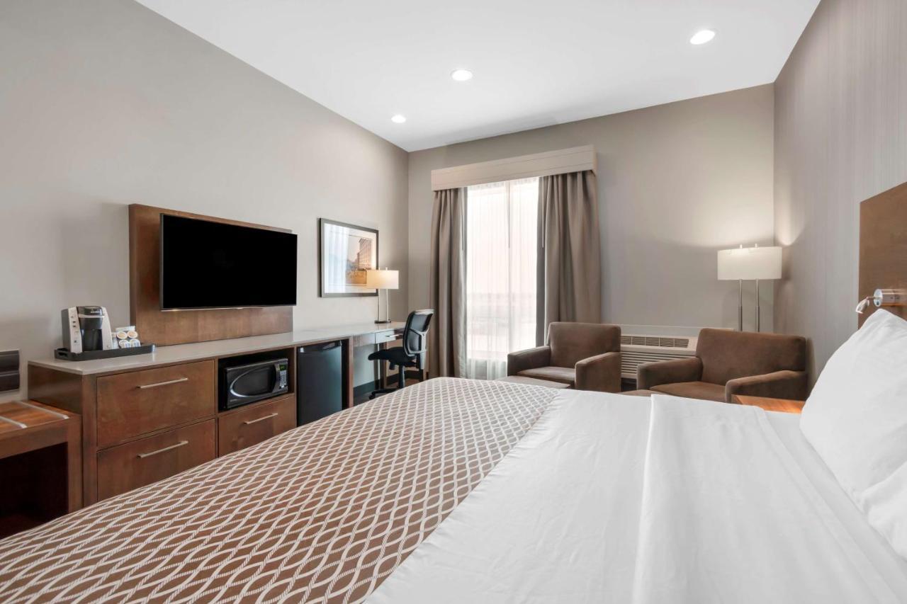 Best Western Plus East Side Саскатун Екстериор снимка