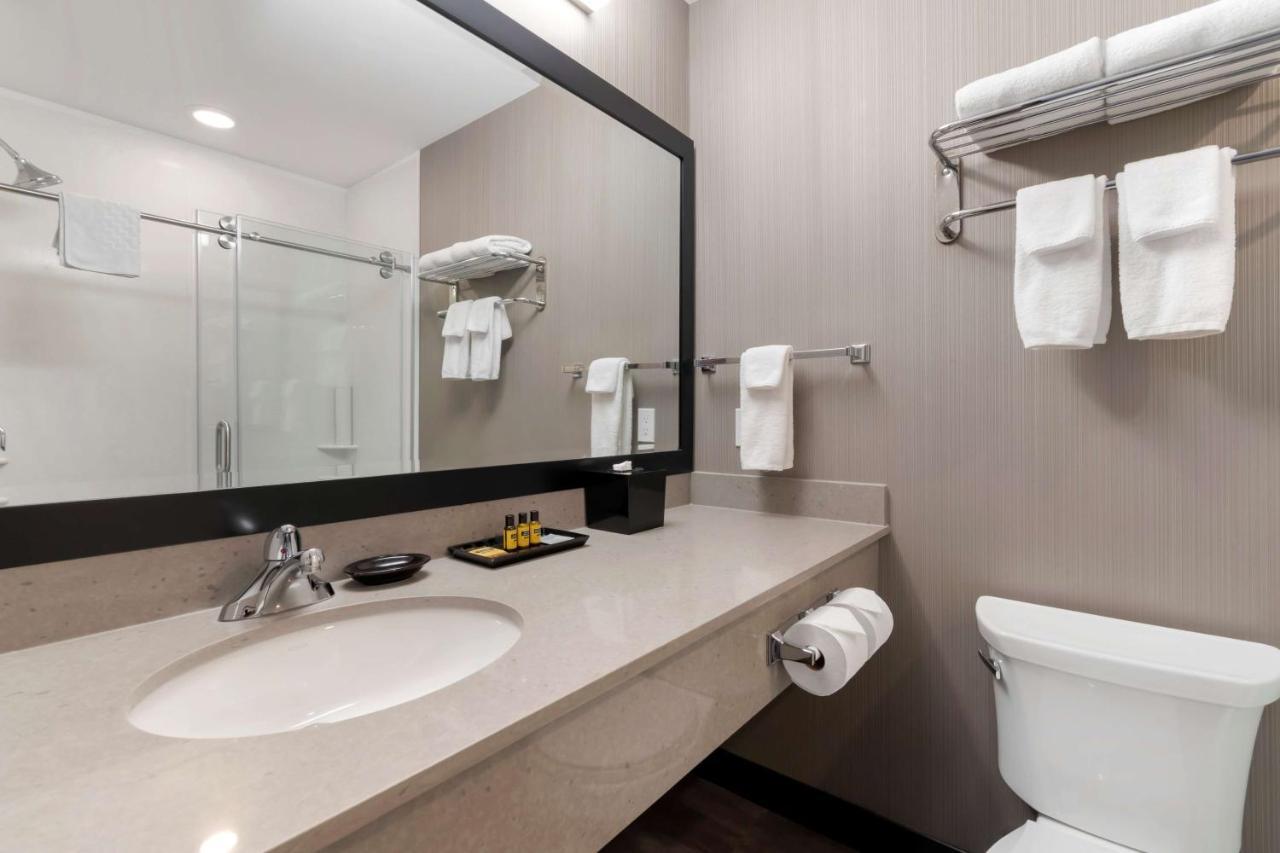 Best Western Plus East Side Саскатун Екстериор снимка