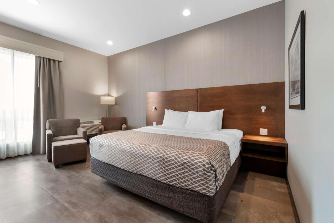 Best Western Plus East Side Саскатун Екстериор снимка
