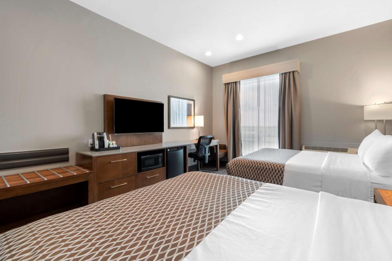 Best Western Plus East Side Саскатун Екстериор снимка