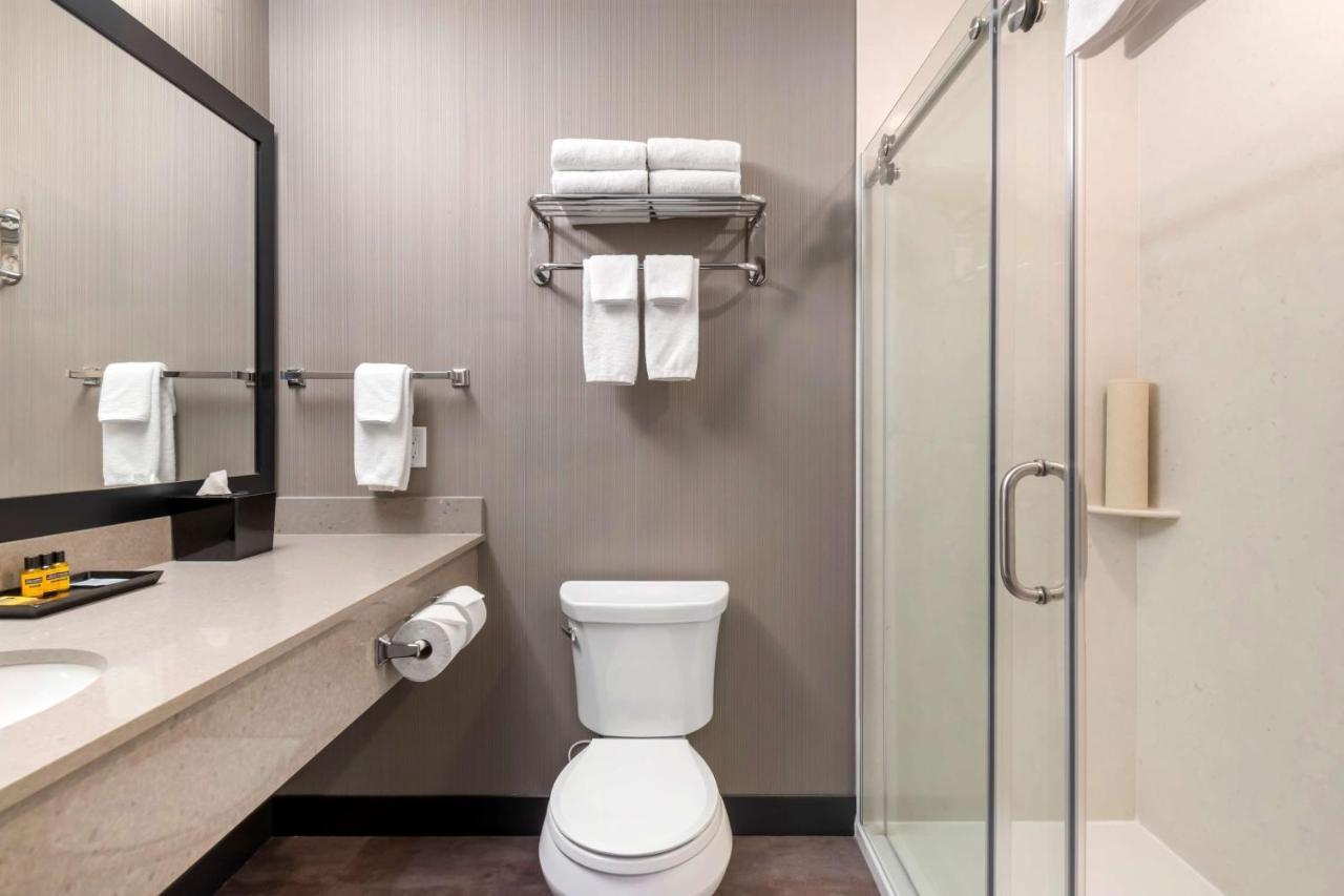Best Western Plus East Side Саскатун Екстериор снимка