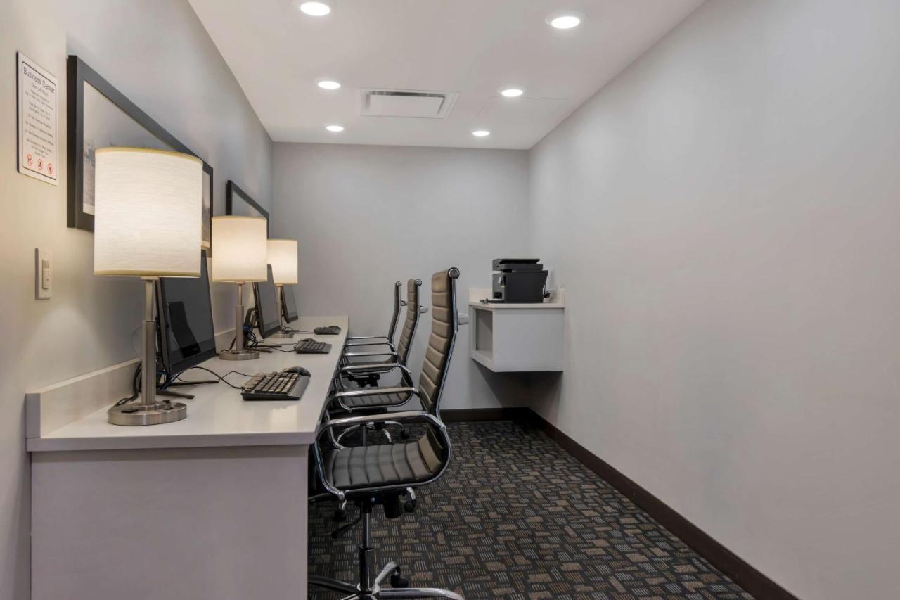 Best Western Plus East Side Саскатун Екстериор снимка
