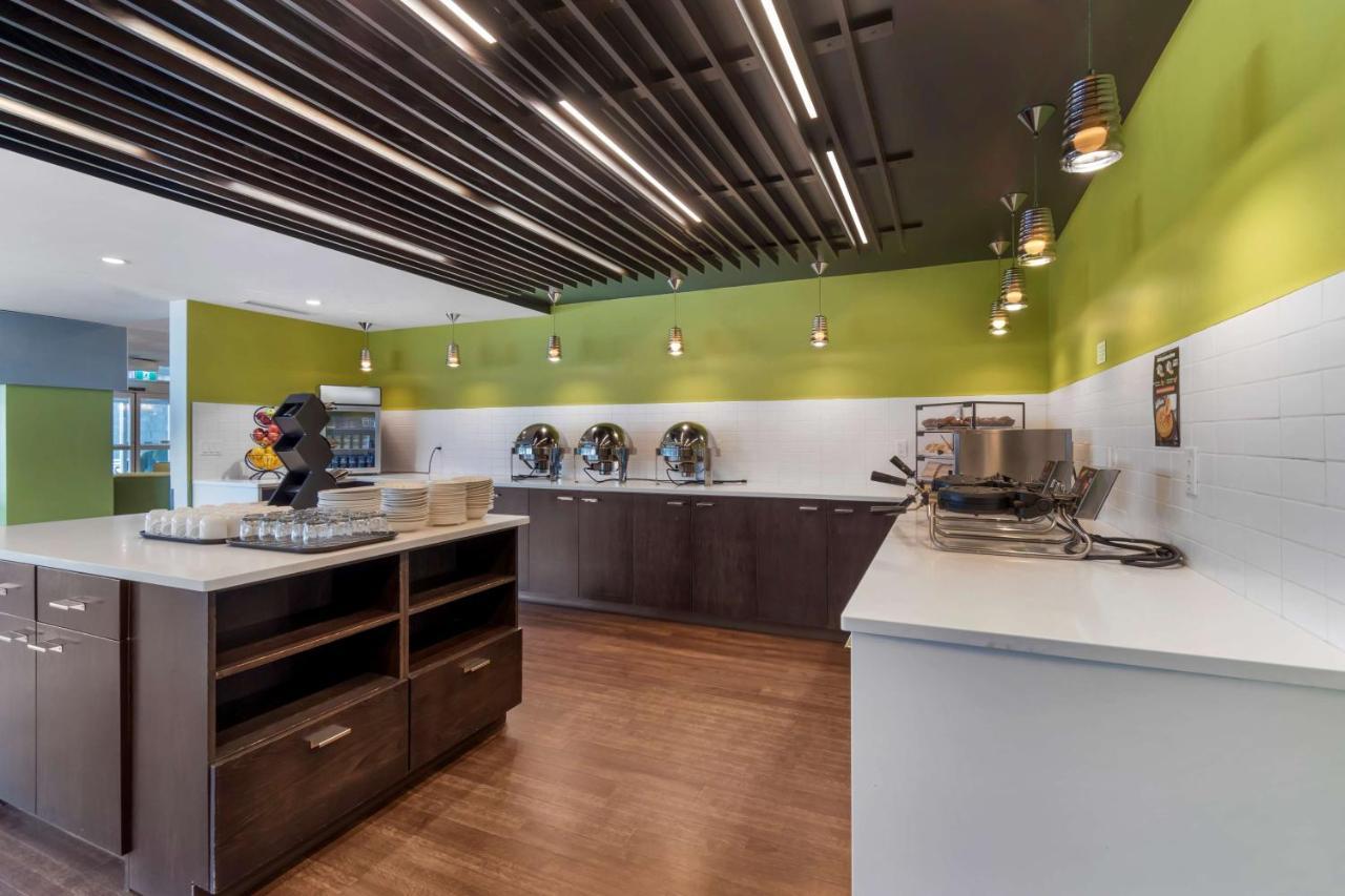 Best Western Plus East Side Саскатун Екстериор снимка