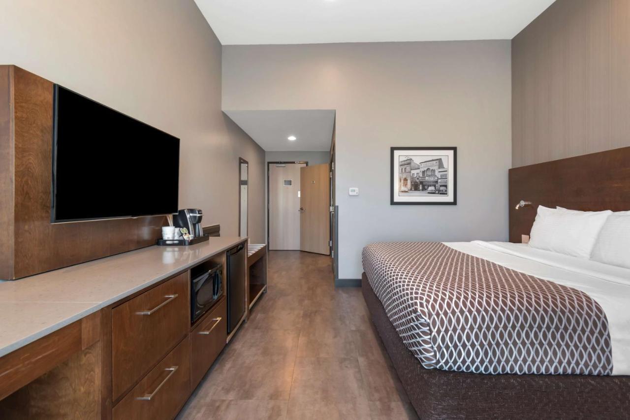 Best Western Plus East Side Саскатун Екстериор снимка