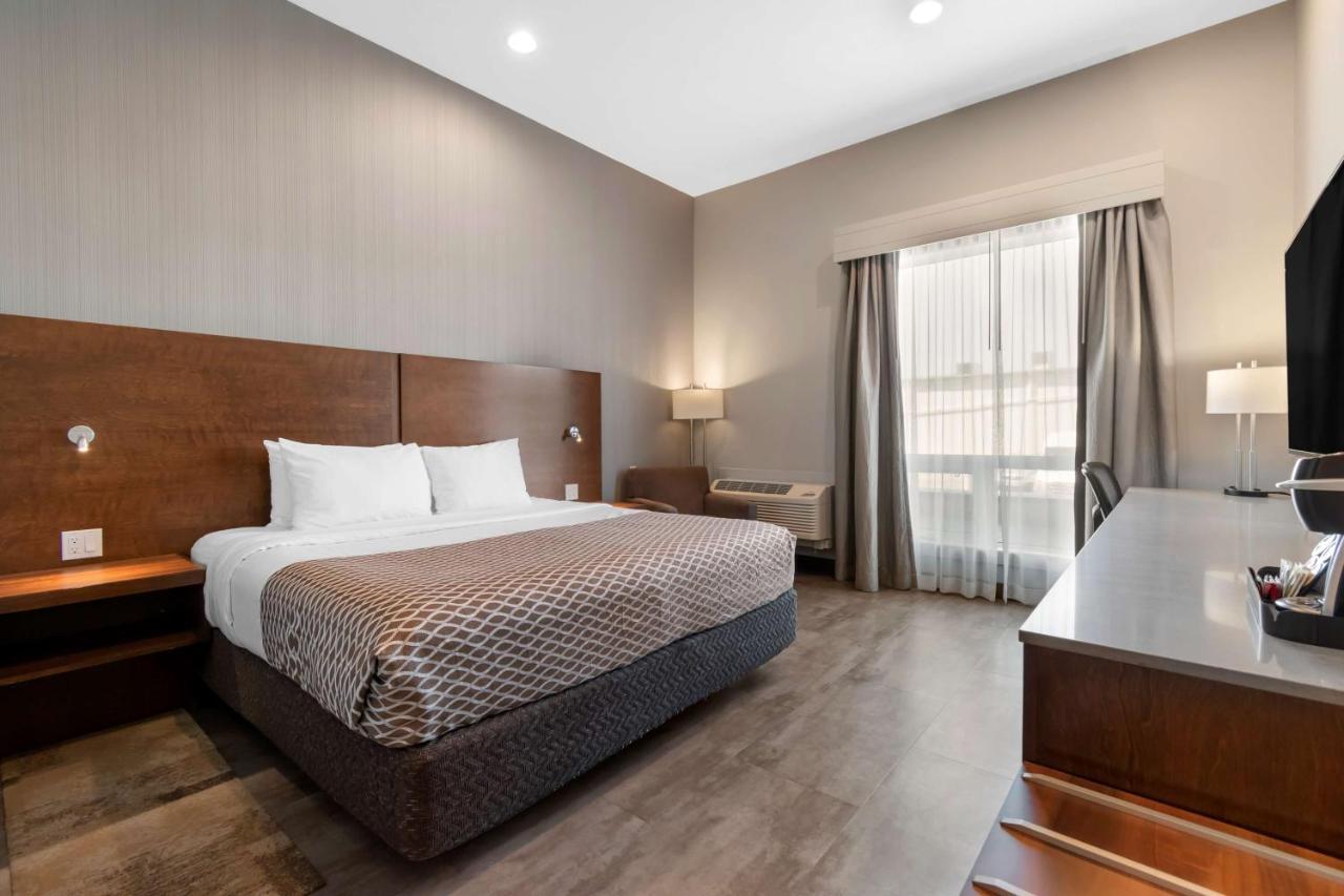 Best Western Plus East Side Саскатун Екстериор снимка