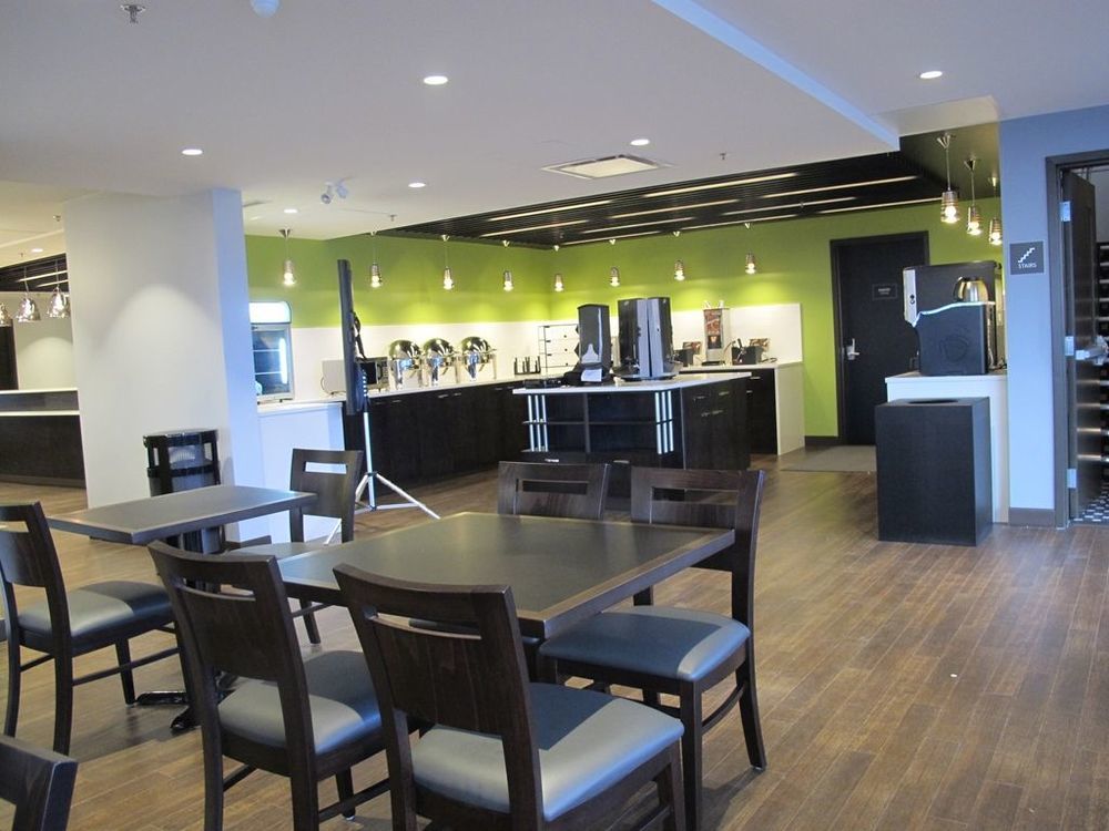 Best Western Plus East Side Саскатун Ресторант снимка