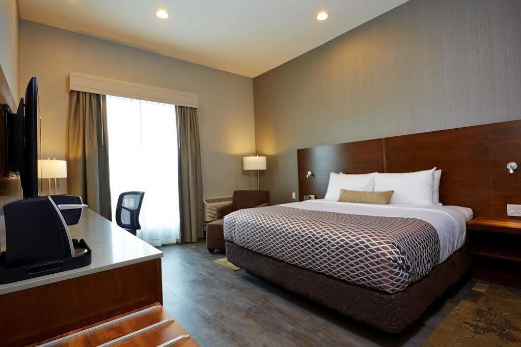 Best Western Plus East Side Саскатун Екстериор снимка